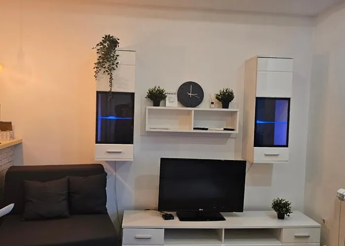 Sara Lux A Blok